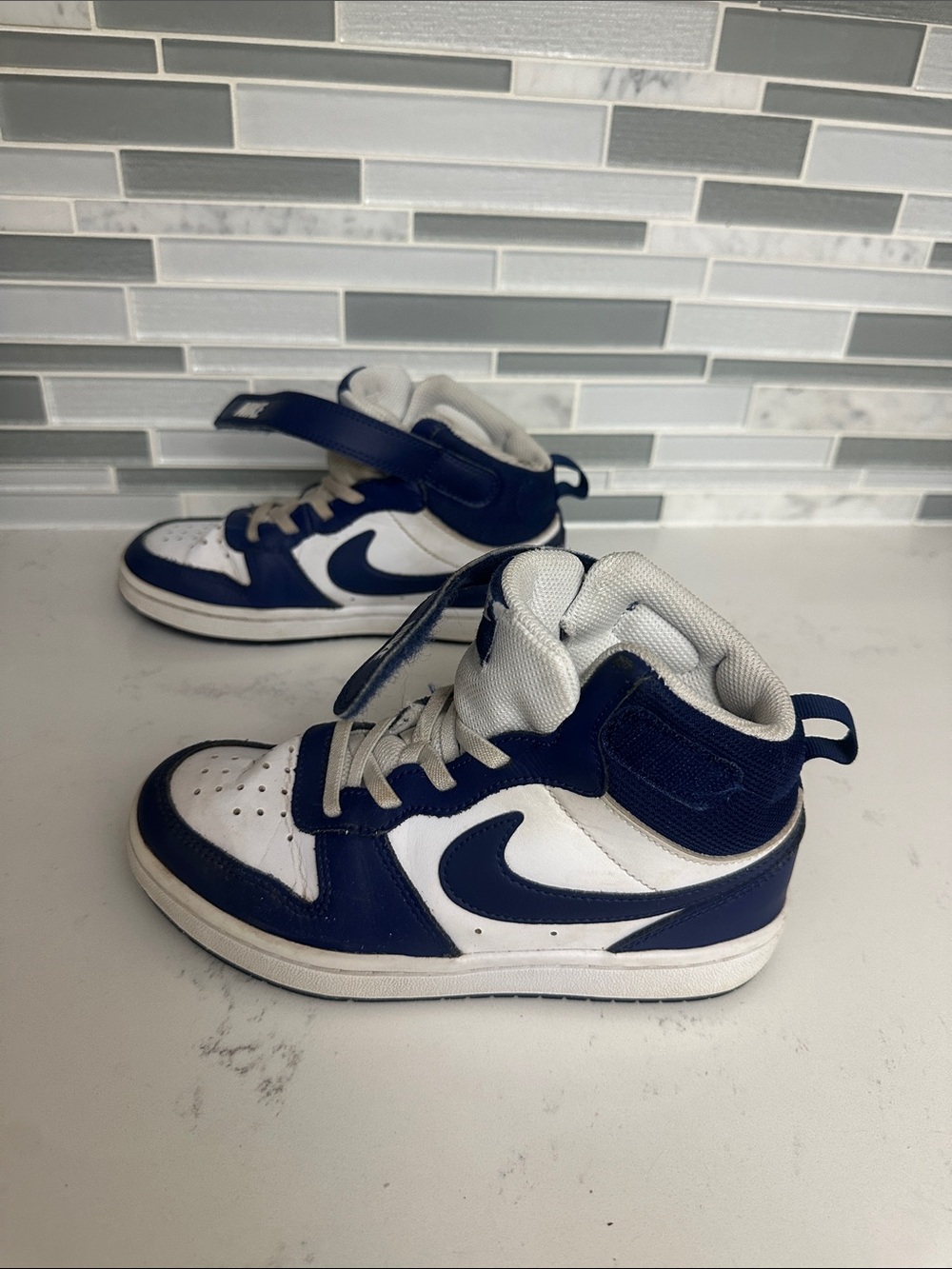 Kids Nike Court Borough Mid 2 Sneaker Navy/White size 1Y